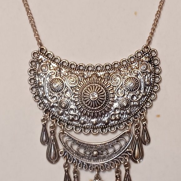 Tibetan Silver Bib Statement Necklace with Swarovski Crystal Rhinestones NWOT - Picture 4 of 11